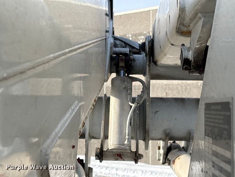 image for item DW4497 2017 RAM 5500HD bucket truck