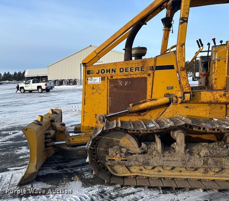 image for item DW4994 1990 John Deere 550G dozer