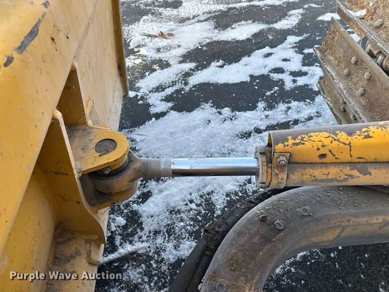 image for item DW4994 1990 John Deere 550G dozer