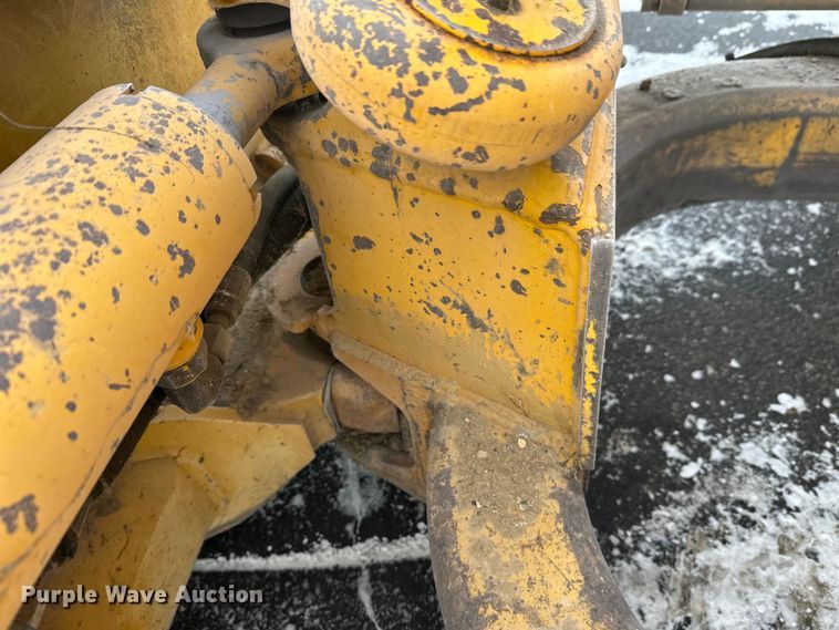 image for item DW4994 1990 John Deere 550G dozer