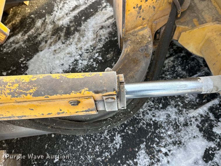 image for item DW4994 1990 John Deere 550G dozer