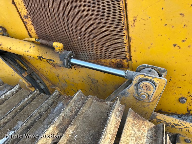 image for item DW4994 1990 John Deere 550G dozer