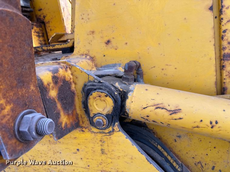 image for item DW4994 1990 John Deere 550G dozer