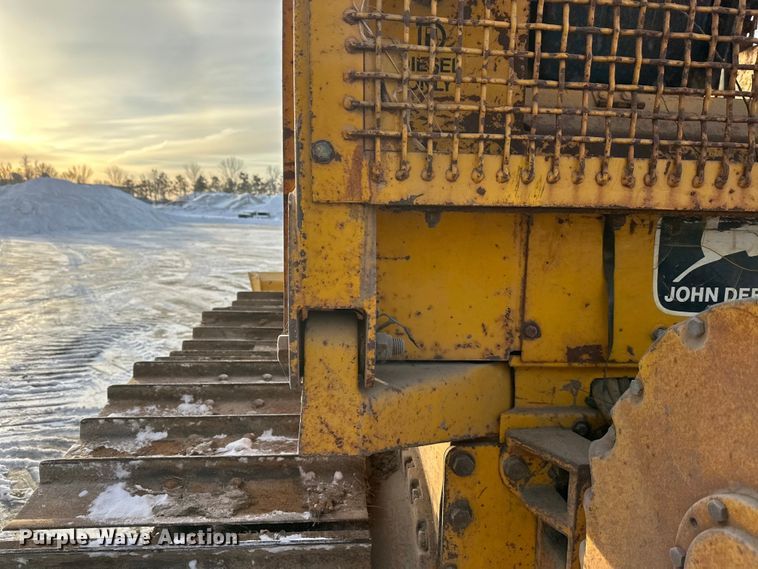 image for item DW4994 1990 John Deere 550G dozer
