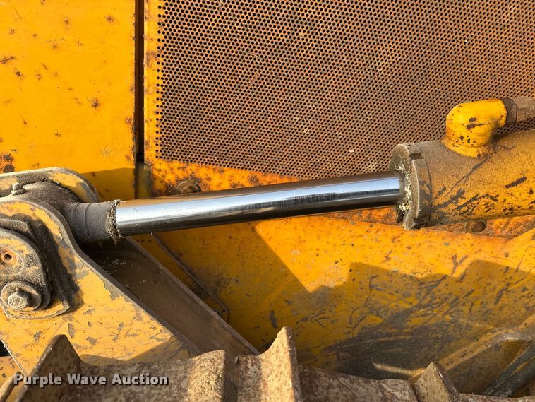 image for item DW4994 1990 John Deere 550G dozer