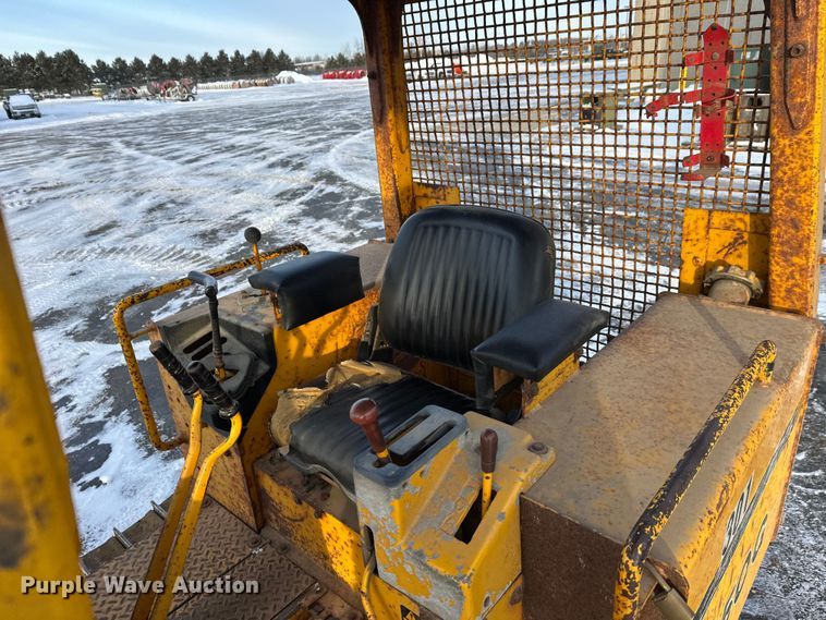 image for item DW4994 1990 John Deere 550G dozer