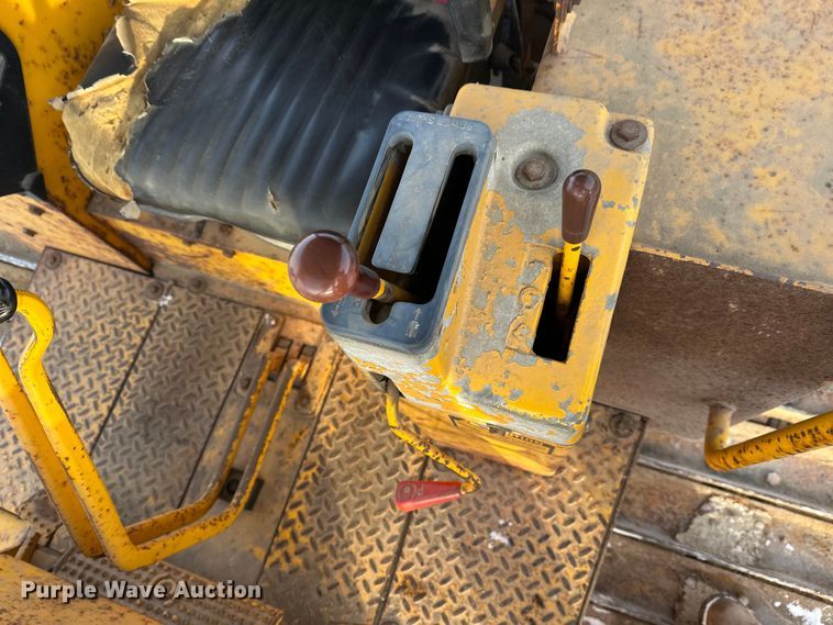 image for item DW4994 1990 John Deere 550G dozer