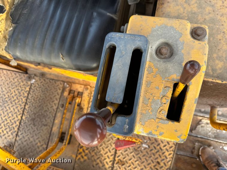 image for item DW4994 1990 John Deere 550G dozer