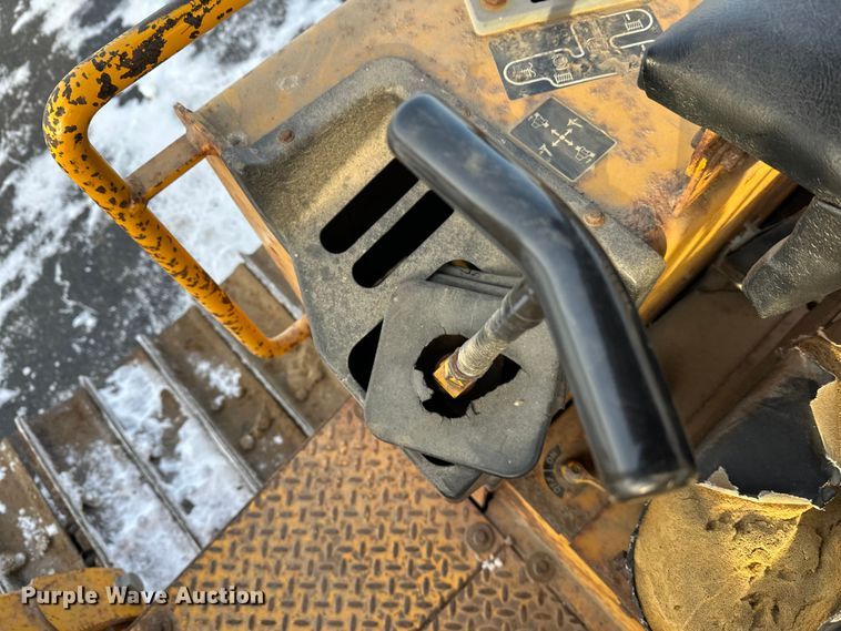 image for item DW4994 1990 John Deere 550G dozer