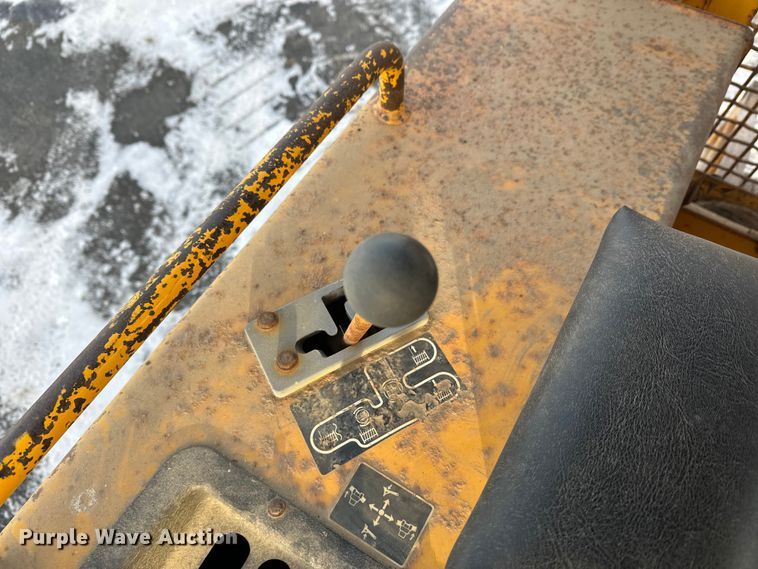 image for item DW4994 1990 John Deere 550G dozer