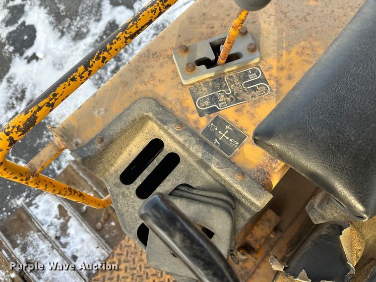 image for item DW4994 1990 John Deere 550G dozer