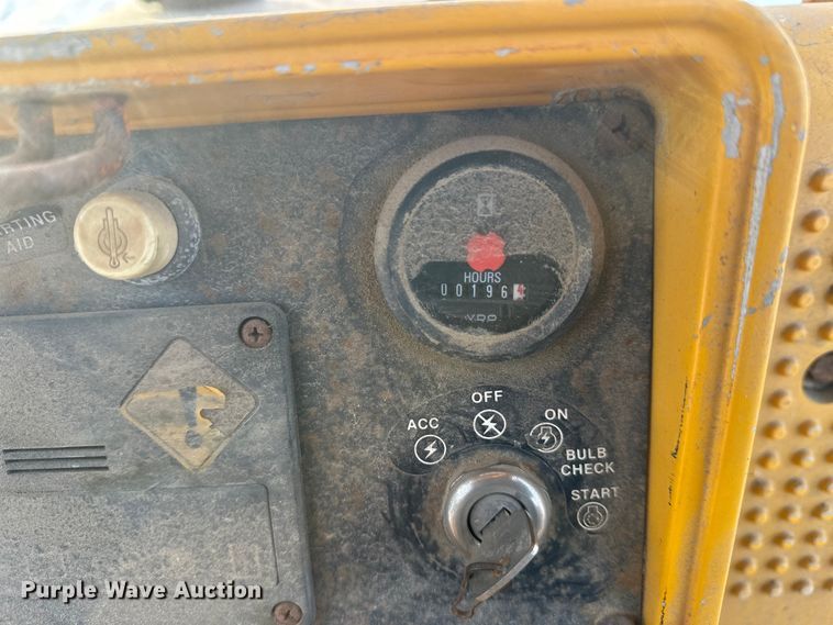 image for item DW4994 1990 John Deere 550G dozer