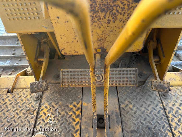 image for item DW4994 1990 John Deere 550G dozer