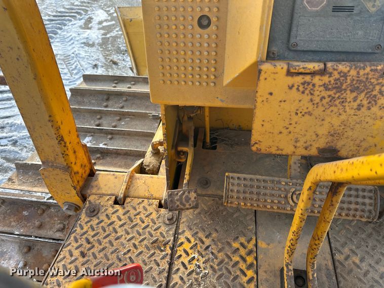 image for item DW4994 1990 John Deere 550G dozer