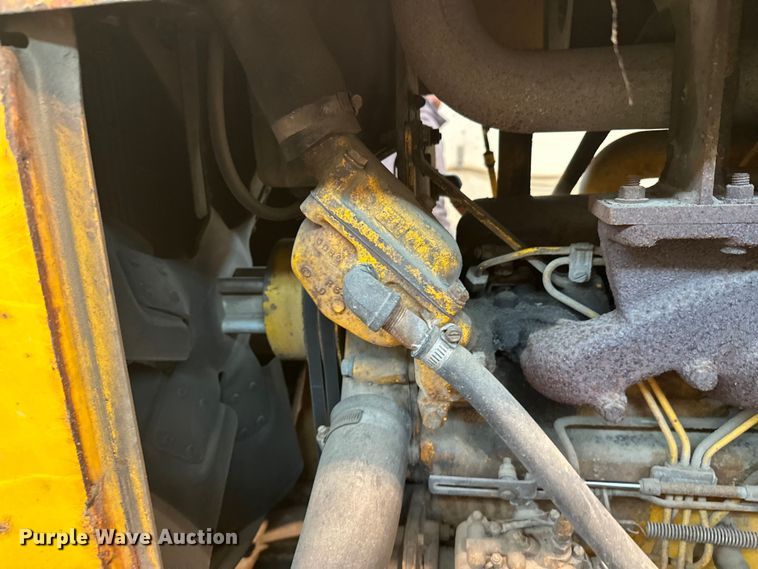 image for item DW4994 1990 John Deere 550G dozer