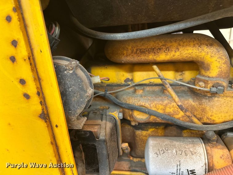 image for item DW4994 1990 John Deere 550G dozer