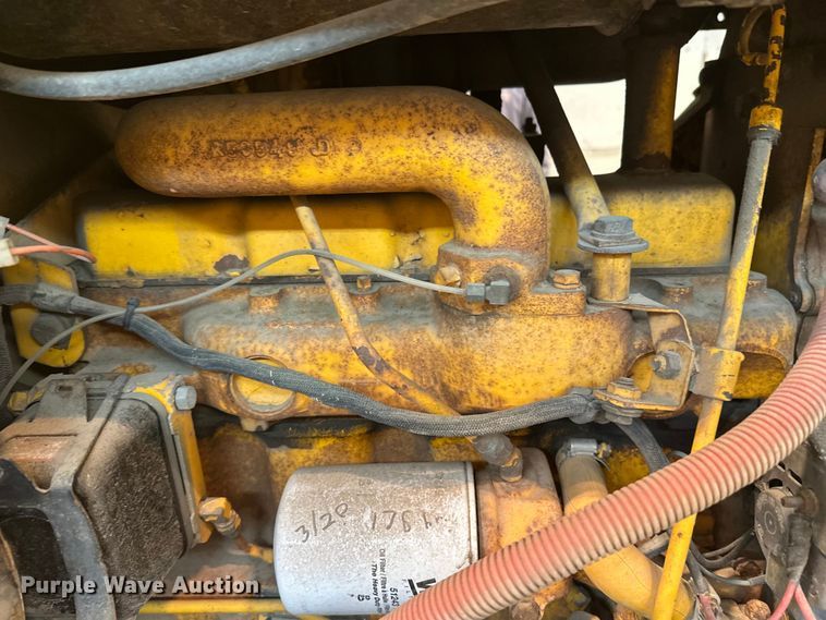 image for item DW4994 1990 John Deere 550G dozer