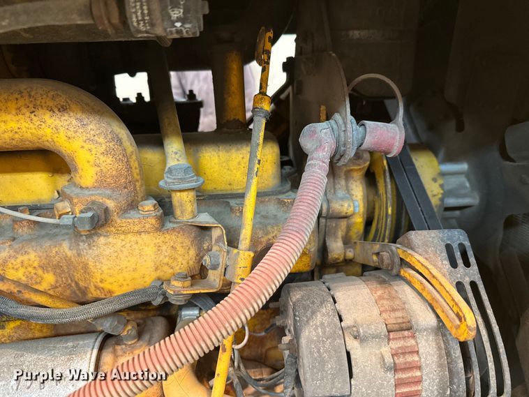 image for item DW4994 1990 John Deere 550G dozer