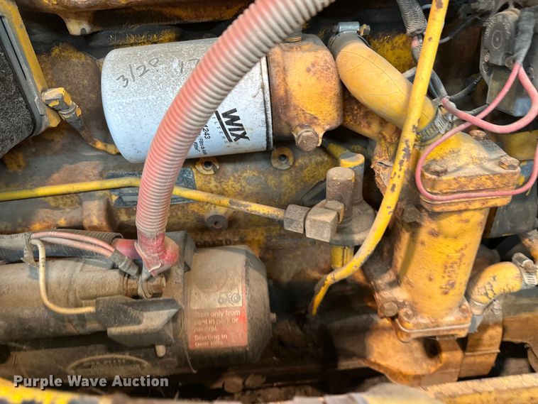 image for item DW4994 1990 John Deere 550G dozer