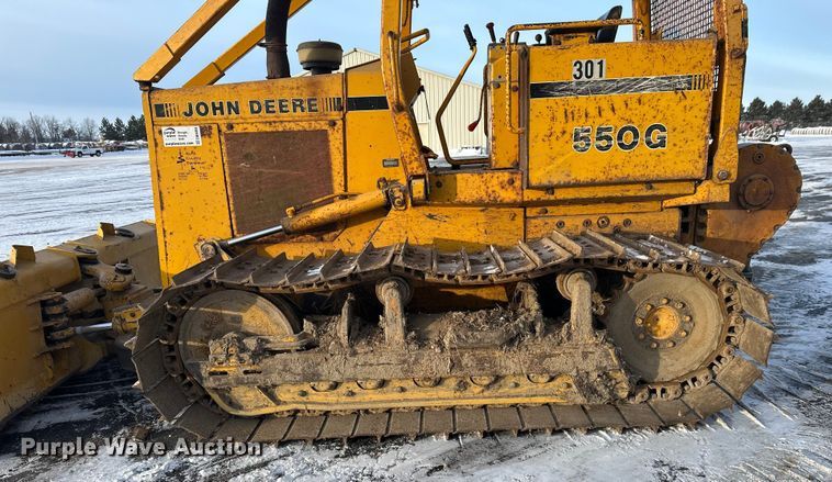 image for item DW4994 1990 John Deere 550G dozer