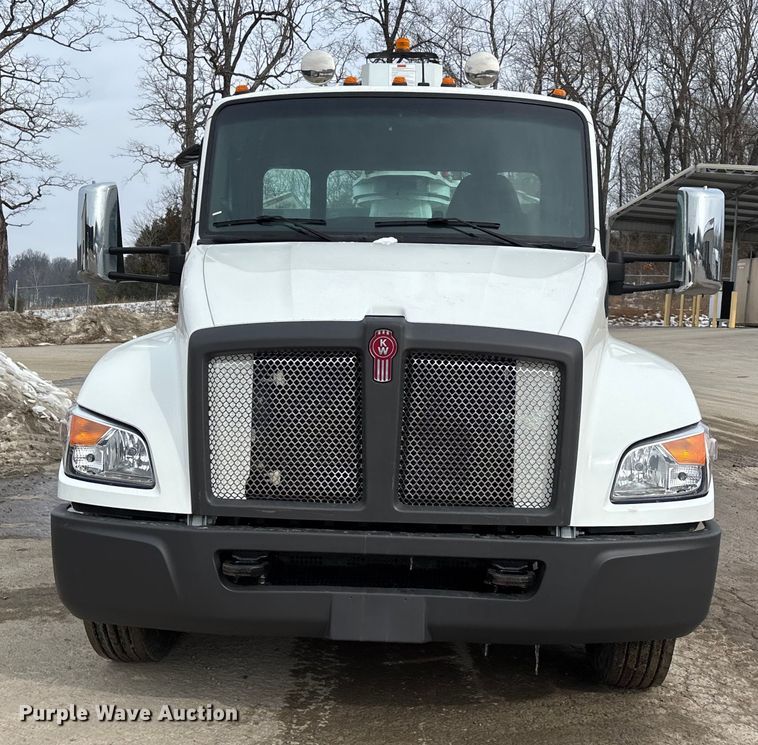 image for item DW7481 2025 Kenworth T600 grapple truck