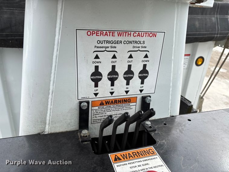 image for item DW7481 2025 Kenworth T600 grapple truck