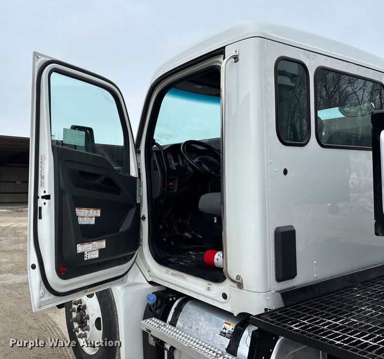 image for item DW7481 2025 Kenworth T600 grapple truck