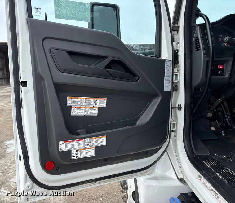 image for item DW7481 2025 Kenworth T600 grapple truck