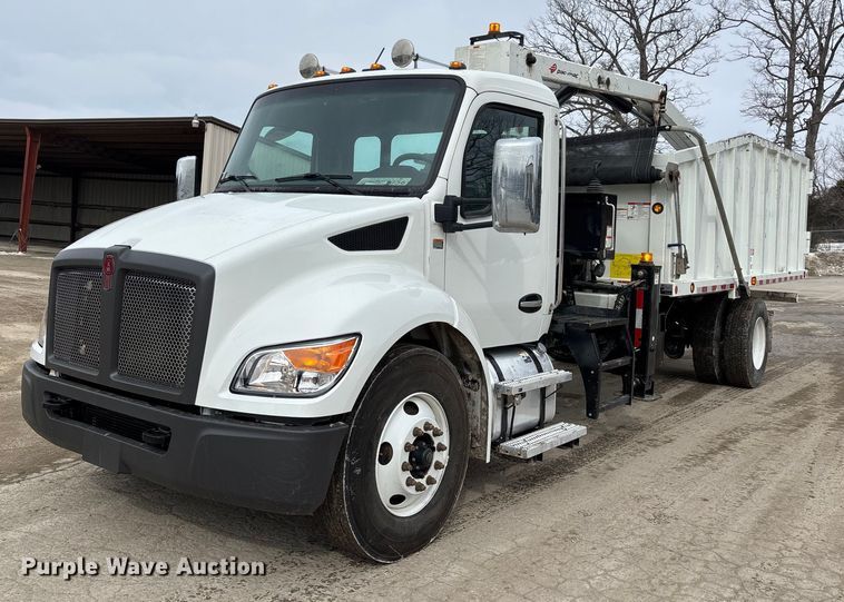 image for item DW7482 2025 Kenworth T600 grapple truck