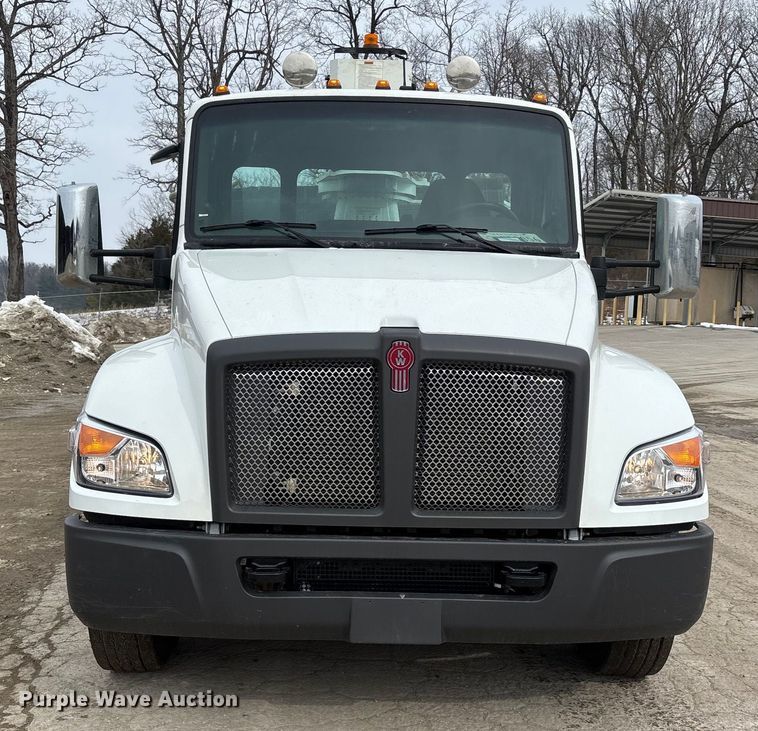 image for item DW7482 2025 Kenworth T600 grapple truck