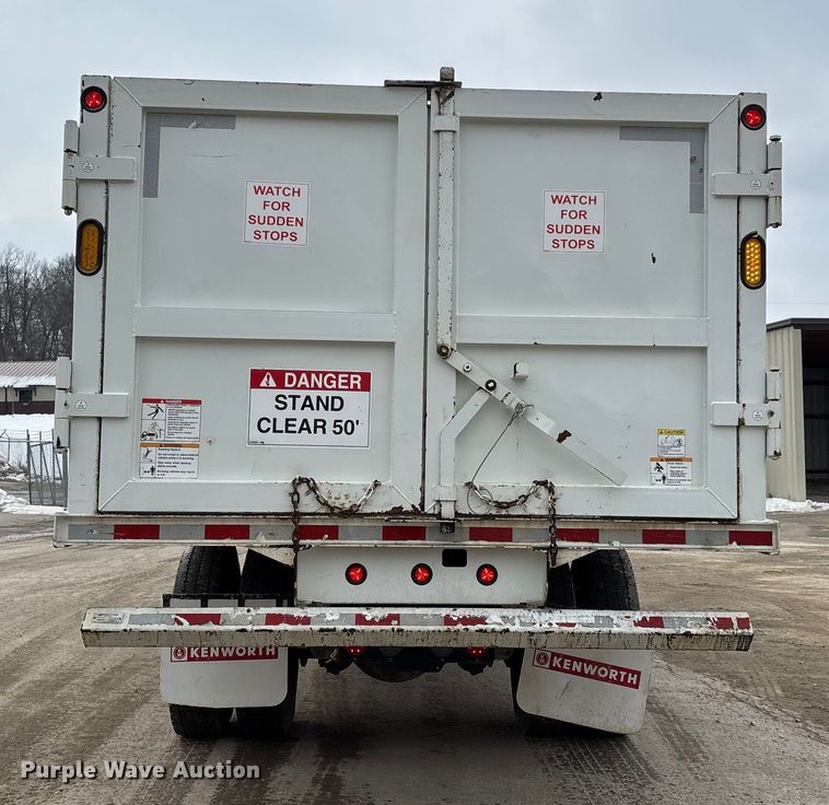 image for item DW7482 2025 Kenworth T600 grapple truck