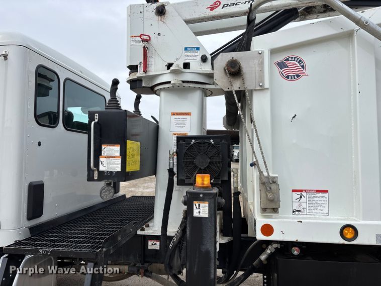 image for item DW7482 2025 Kenworth T600 grapple truck