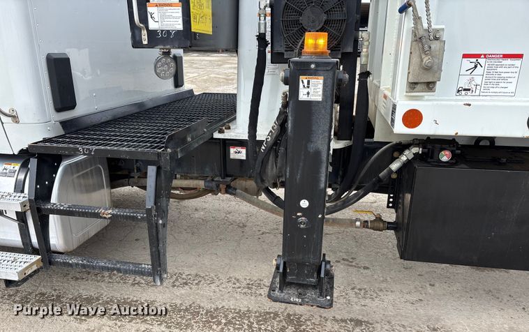 image for item DW7482 2025 Kenworth T600 grapple truck