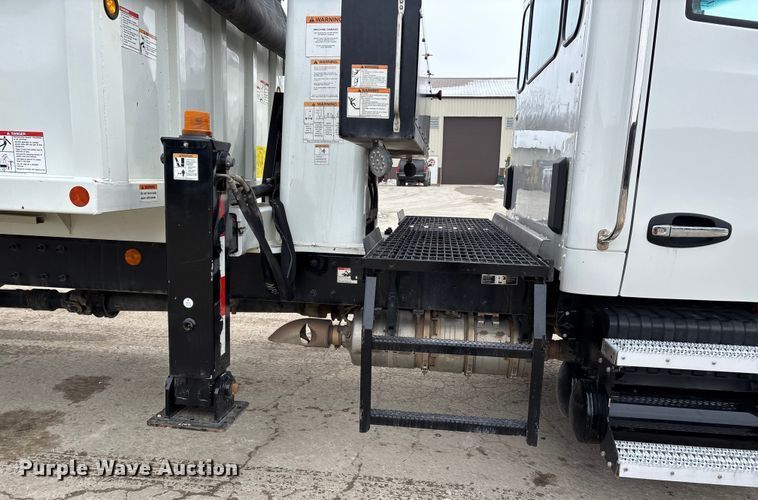 image for item DW7482 2025 Kenworth T600 grapple truck