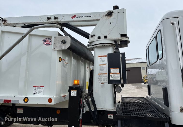 image for item DW7482 2025 Kenworth T600 grapple truck