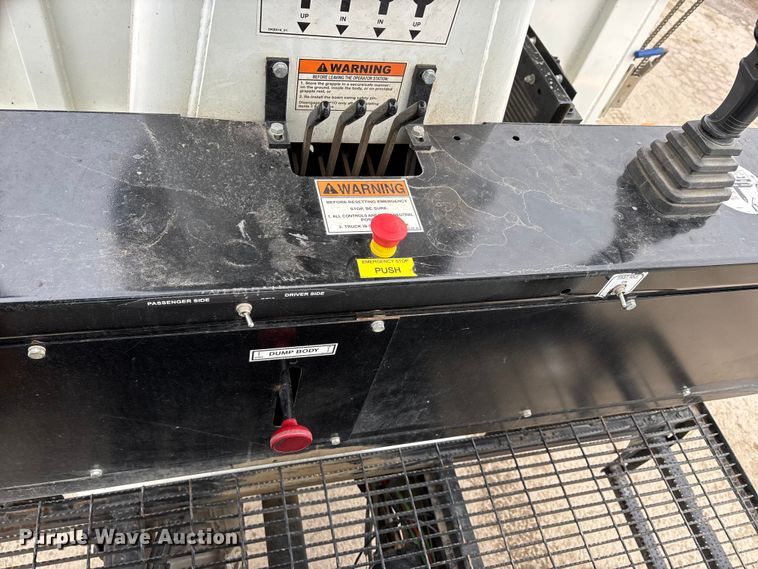 image for item DW7482 2025 Kenworth T600 grapple truck