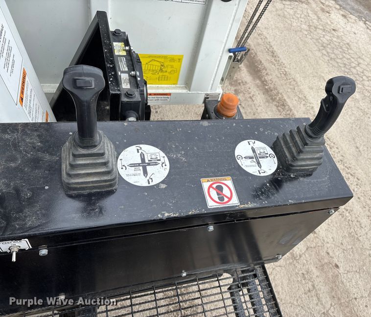 image for item DW7482 2025 Kenworth T600 grapple truck