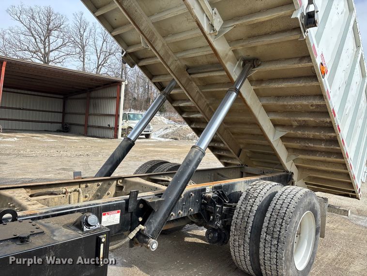 image for item DW7482 2025 Kenworth T600 grapple truck