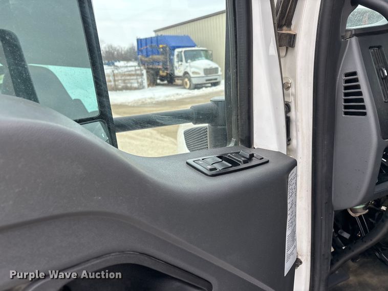 image for item DW7482 2025 Kenworth T600 grapple truck