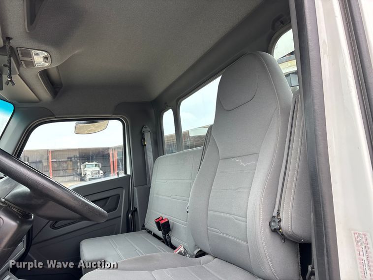 image for item DW7482 2025 Kenworth T600 grapple truck