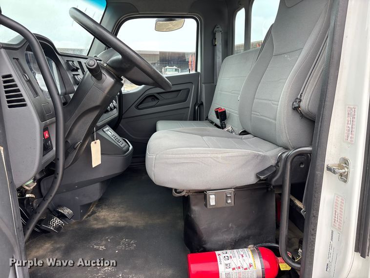 image for item DW7482 2025 Kenworth T600 grapple truck