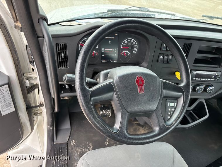 image for item DW7482 2025 Kenworth T600 grapple truck