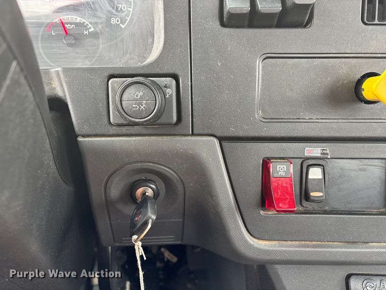 image for item DW7482 2025 Kenworth T600 grapple truck