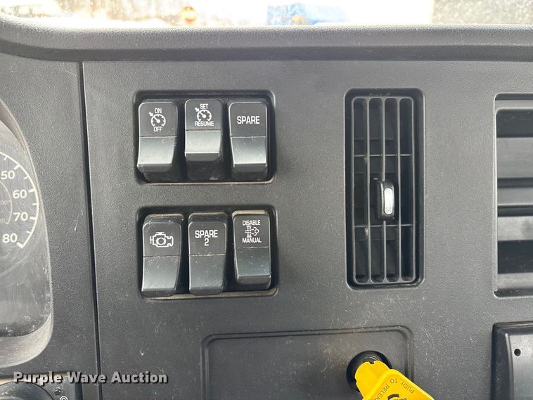 image for item DW7482 2025 Kenworth T600 grapple truck