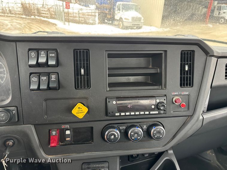 image for item DW7482 2025 Kenworth T600 grapple truck