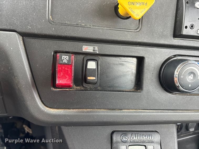 image for item DW7482 2025 Kenworth T600 grapple truck