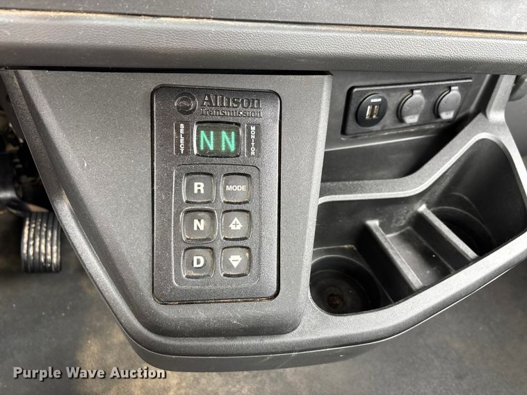 image for item DW7482 2025 Kenworth T600 grapple truck