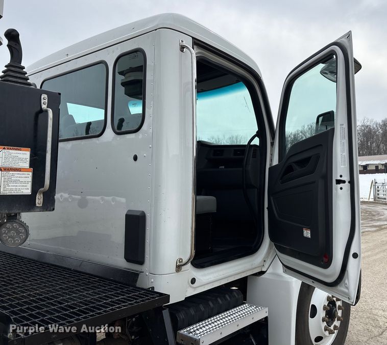 image for item DW7482 2025 Kenworth T600 grapple truck