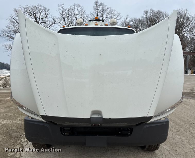 image for item DW7482 2025 Kenworth T600 grapple truck