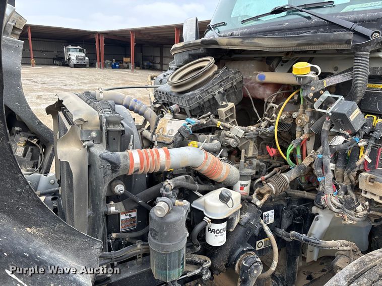 image for item DW7482 2025 Kenworth T600 grapple truck